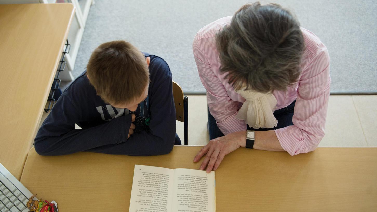 Manche Eltern wollen nicht, dass ihre Kinder regelmäßig auf Corona getestet werden und beschulen sie teilweise zu Hause. Manche Eltern wollen nicht, dass ihre Kinder regelmäßig auf Corona getestet werden und beschulen sie teilweise zu Hause.