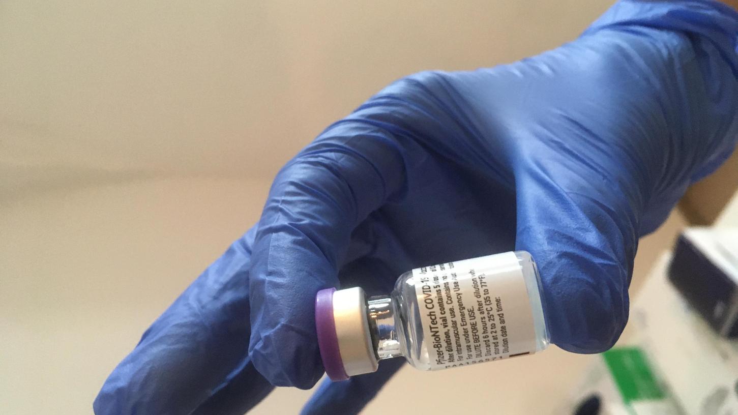 Die Regierung der Oberfalz ruft nun händeringend zur Corona-Impfung auf.