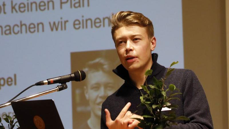 Moritz Piepel bot bei der Nachhaltigkeitskonferenz einen "Plan" für mehr Generationengerechtigkeit an. Foto Stefan Hippel

