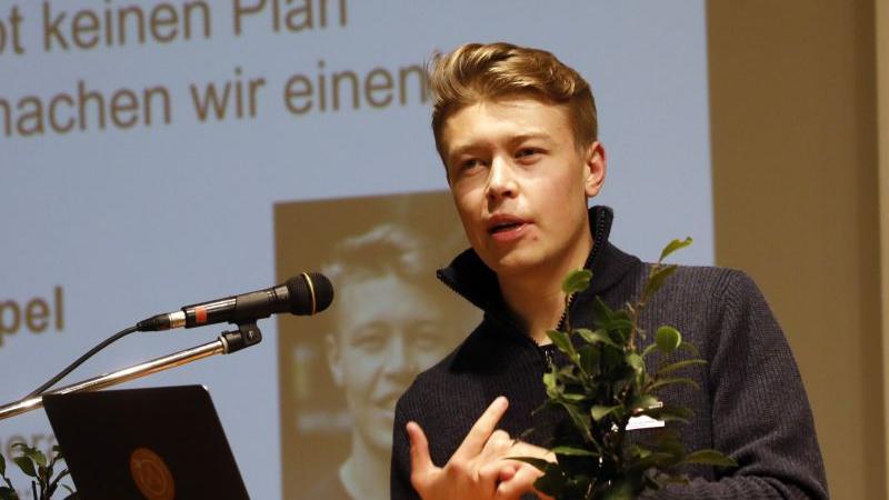 Moritz Piepel bot bei der Nachhaltigkeitskonferenz einen "Plan" für mehr Generationengerechtigkeit an. Foto Stefan Hippel