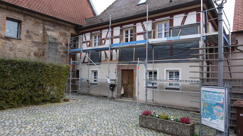 Das Mesnerhaus am Kirchenplatz in Herzogenaurach im November 2021. 