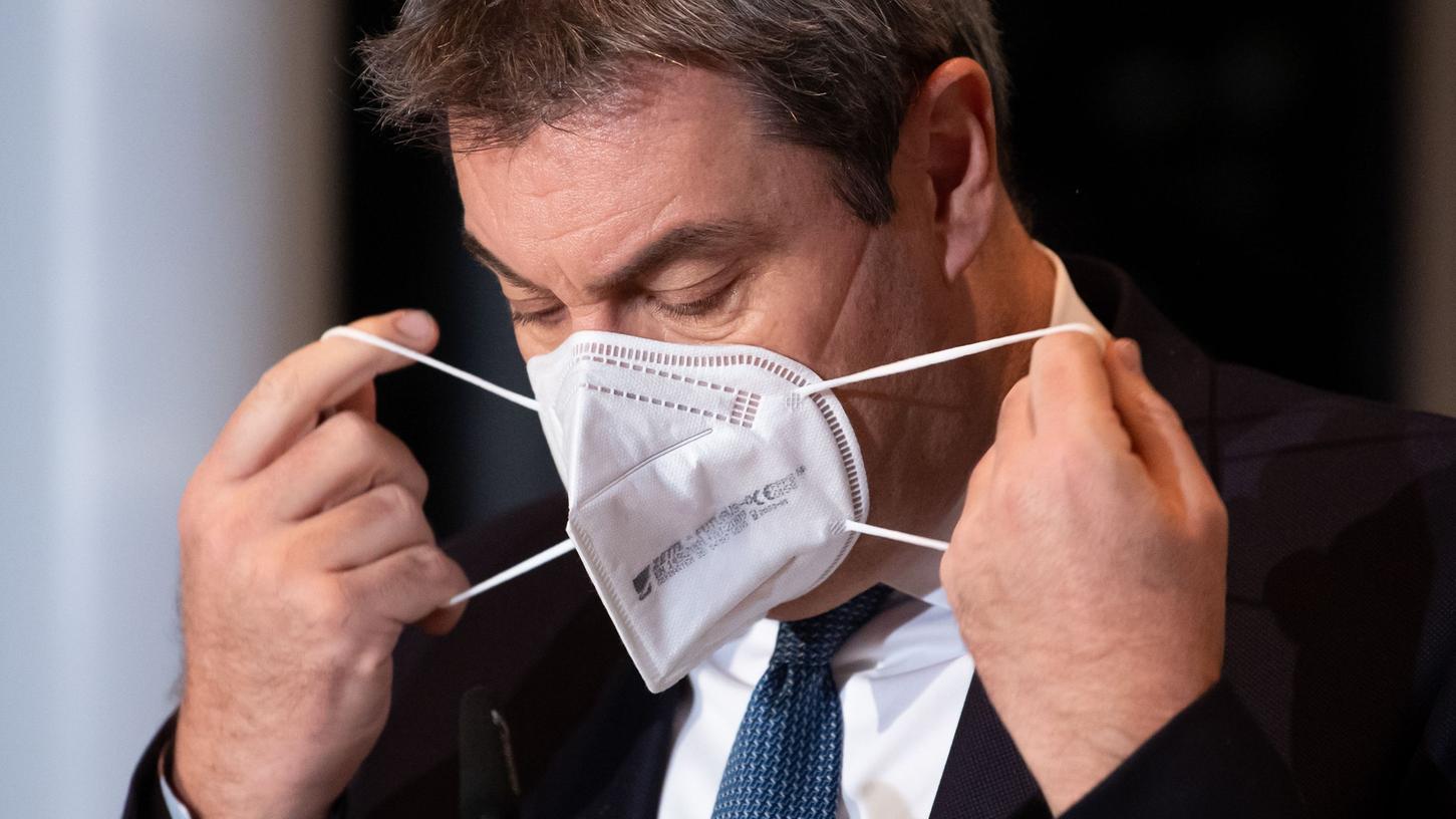 Ministerpräsident Markus Söder will am Freitag eine deutliche Verschärfung der Corona-Regeln auf den Weg bringen. Über die Ergebnisse der Verhandlungen informiert er ab 13 Uhr.
Ministerpräsident Markus Söder will am Freitag eine deutliche Verschärfung der Corona-Regeln auf den Weg bringen. Über die Ergebnisse der Verhandlungen informiert er ab 13 Uhr.