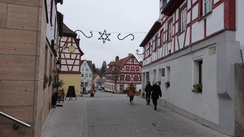 Da war die Absage noch nicht raus: Einkäufer in der Innenstadt Herzogenaurachs am Freitag, 19. November. 