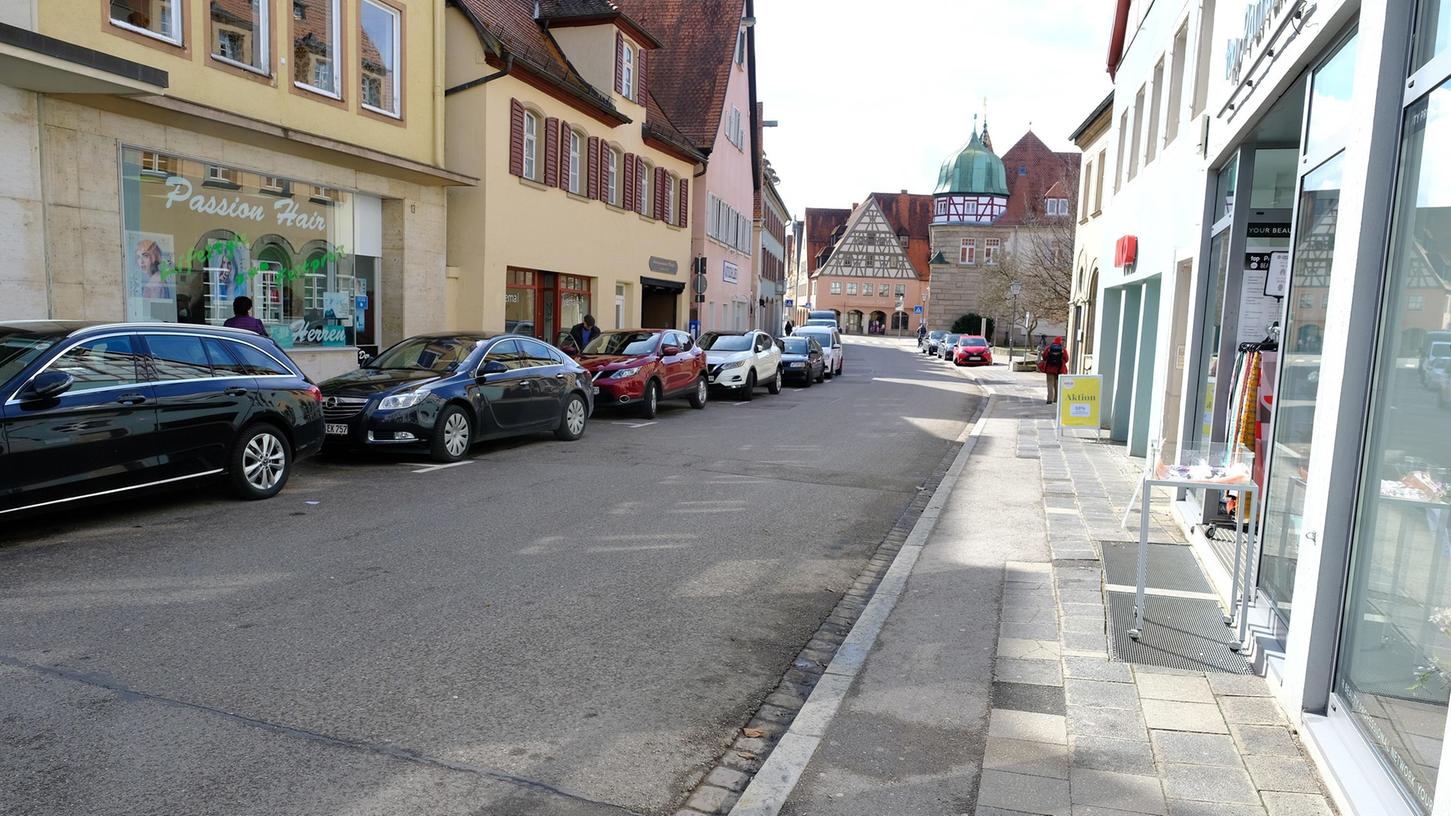 Die Friedrich-Ebert-Straße soll in ihrem südlichen Teilstück ab kommenden Frühjahr saniert werden. Die Maßnahme wird teurer als bisher veranschlagt, weshalb mehr Geld dafür im Haushalt bereitgestellt werden muss.   