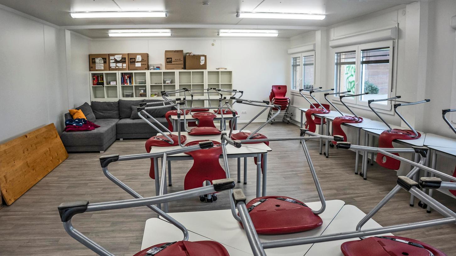Die zwei neuen Container an der Realschule Höchstadt bieten auf jeweils 60,5 Quadratmetern Nutzfläche Raum für 25 Menschen. Hier soll die Nachmittagsbetreuung im Rahmen der Offenen Ganztagsschule laufen.
Die zwei neuen Container an der Realschule Höchstadt bieten auf jeweils 60,5 Quadratmetern Nutzfläche Raum für 25 Menschen. Hier soll die Nachmittagsbetreuung im Rahmen der Offenen Ganztagsschule laufen.