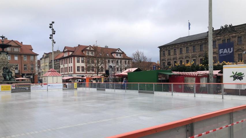 Auch die Eislauffläche "Erlangen on ice" muss nun wieder abgebaut werden.