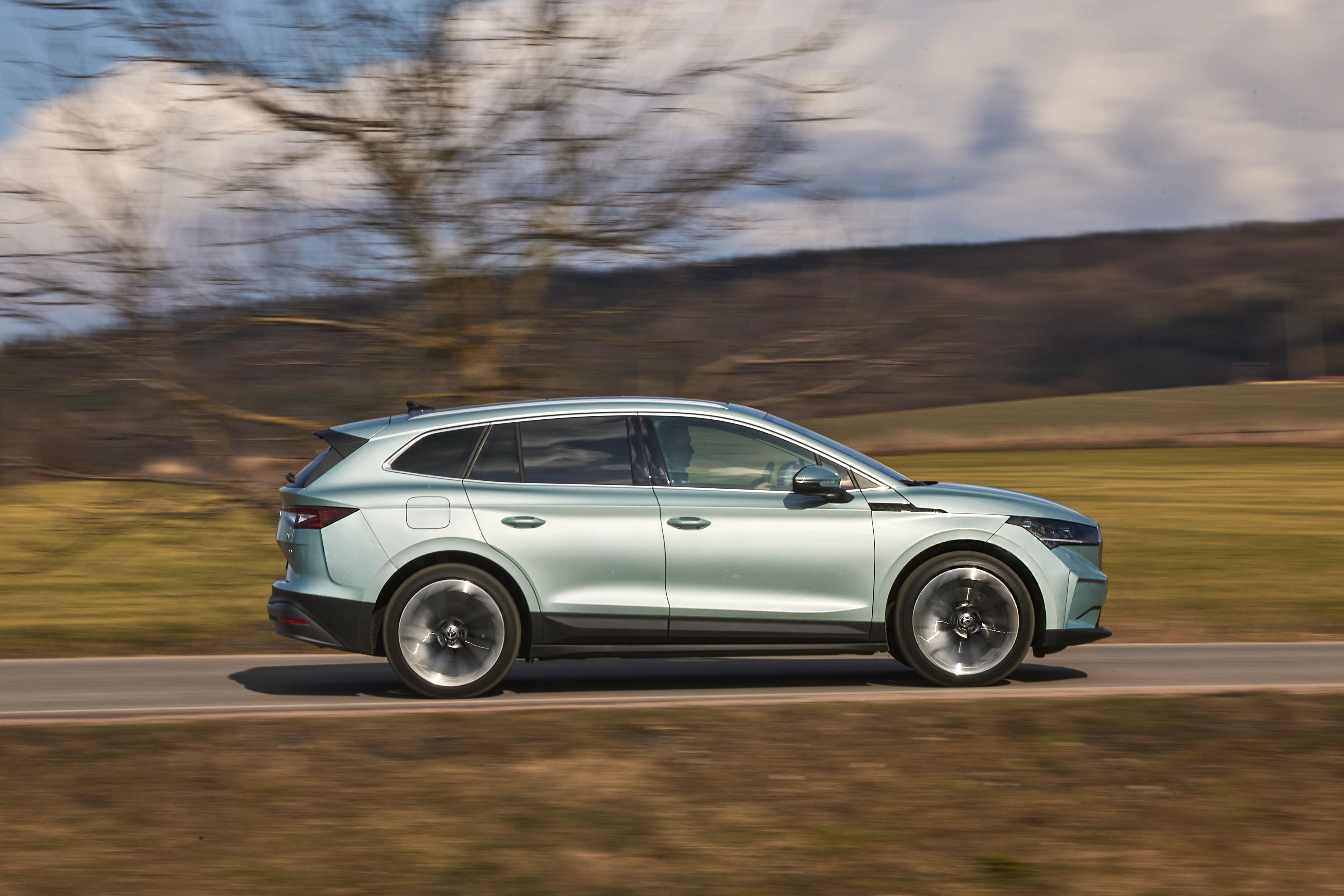 Das Datenblatt verspricht eine Reichweite von 536 Kilometern. In der Praxis reduziert sich das auf knapp 400 Kilometer. Auch damit lässt sich aber schon einiges bis hin zur Urlaubsreise anfangen.