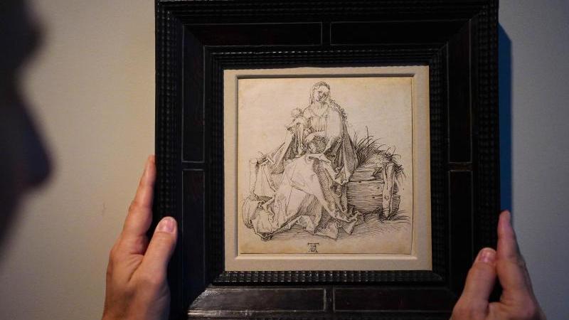 Die bislang unveröffentlichte Feder- und Tuschezeichnung von Albrecht Dürer mit dem Titel "Die Jungfrau mit dem Kind" wird in London gezeigt.