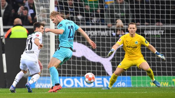 Machte in seinem zweiten Spiel als Innenverteidiger viele Fehler und bügelte nur manche davon selbst wieder aus. In vielen Momenten schlichtweg zu langsam für die Bundesliga. Auch in der zweiten Hälfte überfordert. Der schwächste Fürther auf dem Platz.