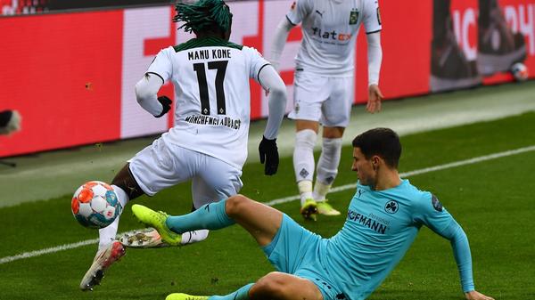 Trieb das Spiel über die rechte Seite zusammen mit Jamie Leweling immer wieder an, defensiv aber immer wieder mit Problemen. Als rechter Teil der Fünferkette im zweiten Durchgang nicht mehr wirklich zu sehen.