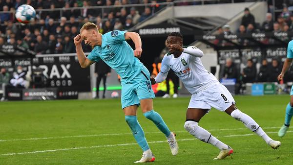 War als einziger Angreifer im 4-2-3-1 der erste Fürther Verteidiger, lief viel, machte einige Bälle fest, blieb letztlich aber wirkungslos. Deshalb zurecht vorzeitig ausgewechselt.