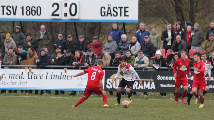 Packendes Finale um Platz vier: Der TSV 1860 Weißenburg (in Weiß) setzte sich deutlich mit 5:0 gegen Großschwarzenlohe durch und feierte den Sprung in die Meister-/Aufstiegsrunde.