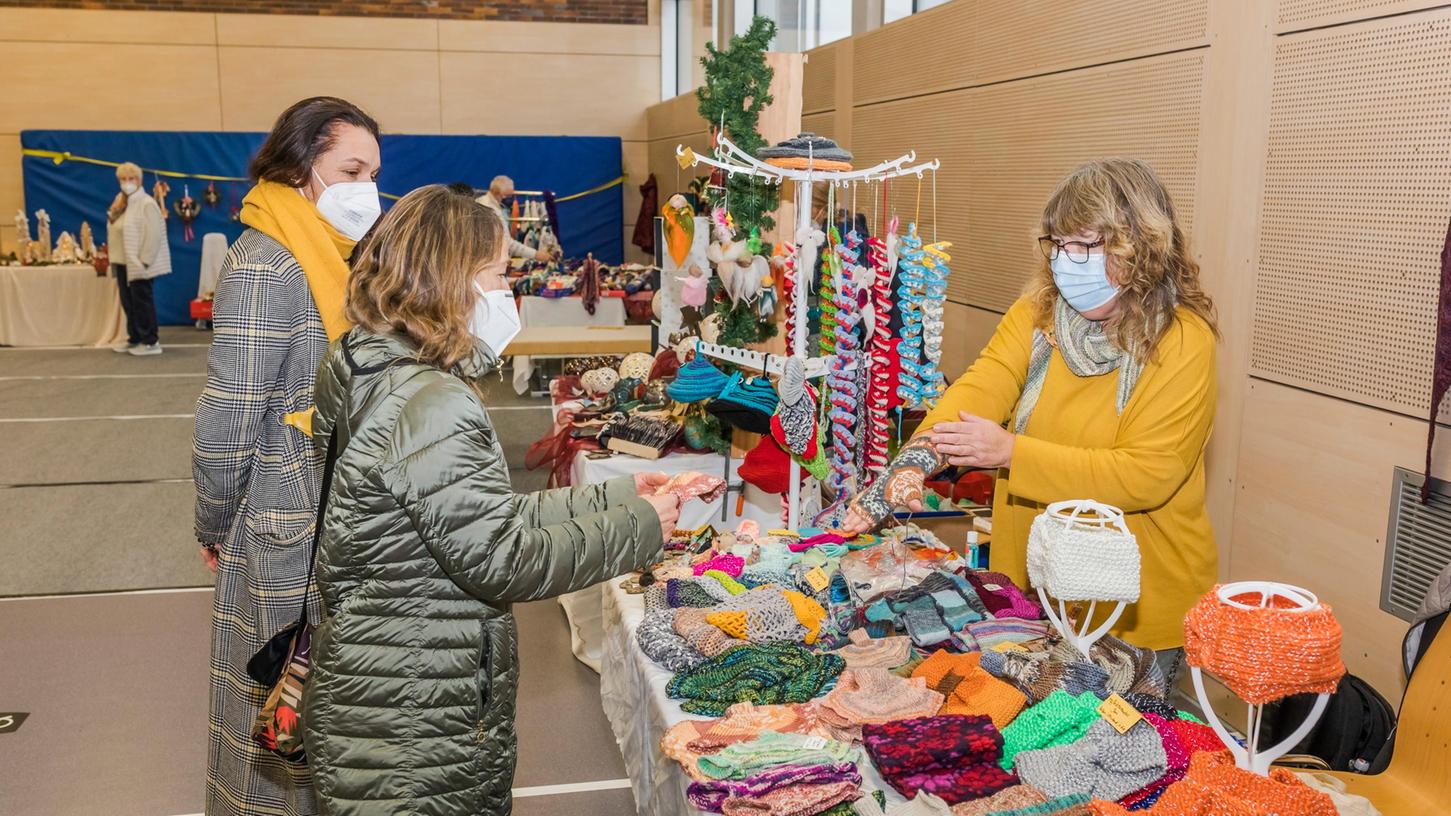 Allerlei Gestricktes war an diesem Stand zu finden.
Allerlei Gestricktes war an diesem Stand zu finden.