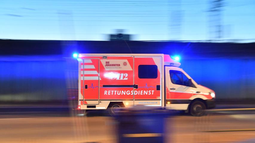 Fünf Personen wurden bei dem Unfall verletzt. (Symbolfoto)