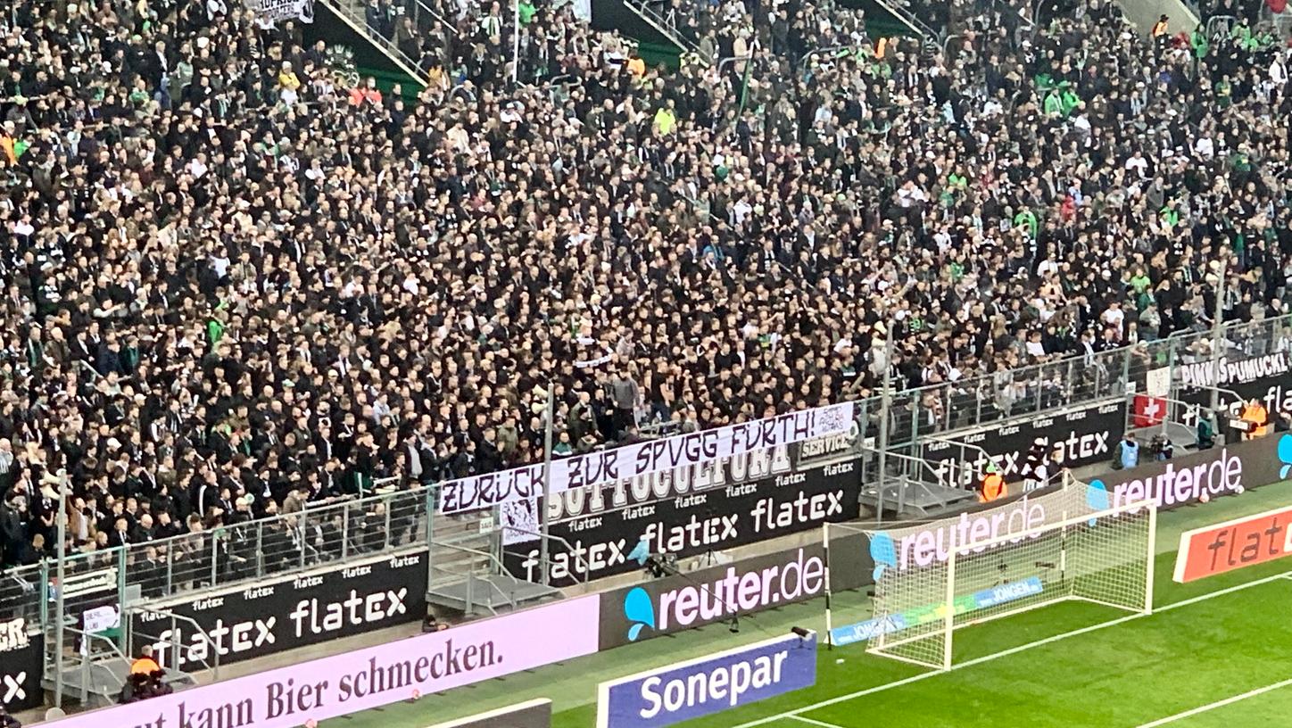 Fürther Botschaften in der Mönchengladbacher Nordkurve: Dieses Banner zeigten die Fans der Borussia am Samstag beim Heimspiel gegen das Kleeblatt.
Fürther Botschaften in der Mönchengladbacher Nordkurve: Dieses Banner zeigten die Fans der Borussia am Samstag beim Heimspiel gegen das Kleeblatt.