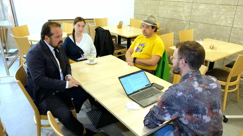 Grün sind sich die drei Kommunalpolitiker nicht immer. Was aber nicht heißt, dass sie ständig rot sehen. Doch ab und zu blinkt die Ampel beim Streitgespräch mit dem stellvertretenden Redaktionsleiter der NN, Patrick Schroll (rechts), schon mal in der Warnfarbe Gelb.  