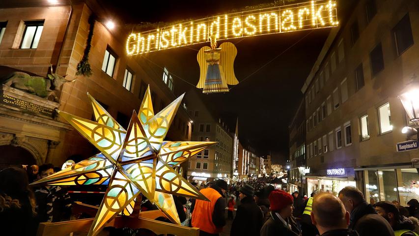 Sehr beliebt: der Lichterzug der Schulkinder auf dem Christkindlesmarkt.
Sehr beliebt: der Lichterzug der Schulkinder auf dem Christkindlesmarkt.