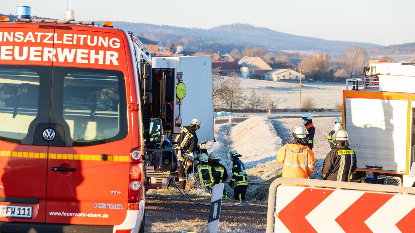 In Unterfranken: 66-Jähriger gerät unter eigenen Lastwagen und stirbt