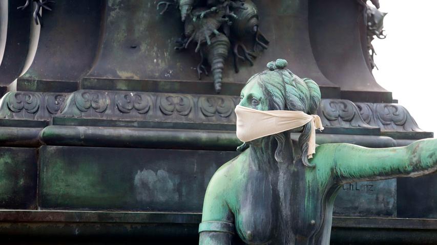 Geimpft oder genesen plus tagesaktueller Coronaschnelltest und Maskenpflicht. Wieso muss man bei diesem Maßnahmenpaket noch die Platzkapazitäten in den Kulturbetrieben beschränken?
Geimpft oder genesen plus tagesaktueller Coronaschnelltest und Maskenpflicht. Wieso muss man bei diesem Maßnahmenpaket noch die Platzkapazitäten in den Kulturbetrieben beschränken?