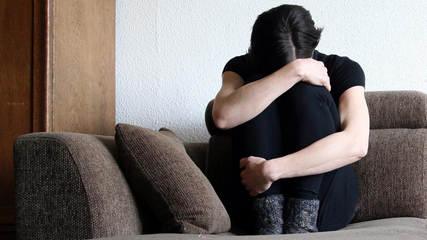 Die Verlusterfahrung hat die Mädchen in eine längerdauernde Krise gestürzt. Die Verlusterfahrung hat die Mädchen in eine längerdauernde Krise gestürzt.