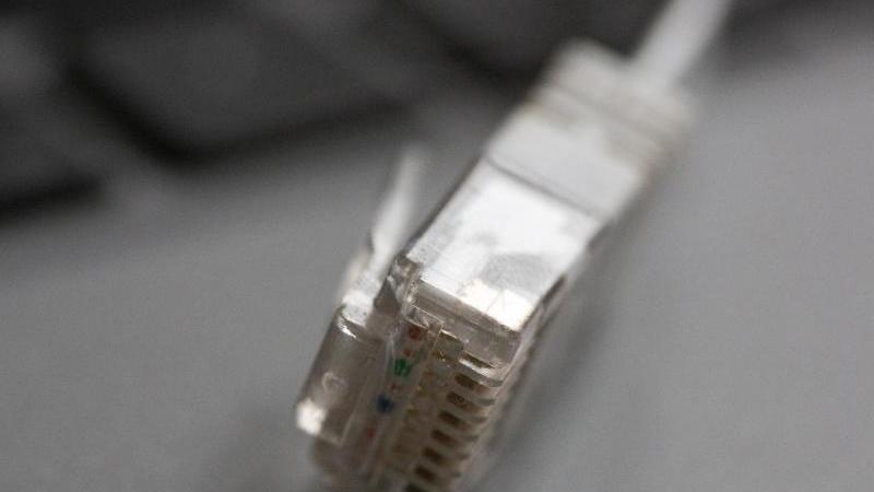 Mit einer Gesetzesänderung steigt der Druck auf die Internetanbieter, den Verbrauchern die vertraglich zugesicherte Bandbreite auch wirklich zu liefern.
Mit einer Gesetzesänderung steigt der Druck auf die Internetanbieter, den Verbrauchern die vertraglich zugesicherte Bandbreite auch wirklich zu liefern.