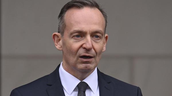 Volker Wissing (FDP) ist Verkehrsminister. Das war eine Überraschung, ursprünglich war erwartet worden, dass das Ministerium an die Grünen geht. Dem Ministerium gehört auch weiter der Bereich "Digitale Infrastruktur" an.