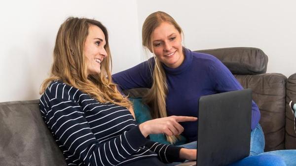 Diese Daten markieren sich Schnäppchenjäger rot in ihren Kalendern: Am 11. November startet die weltweite Schnäppchen-Jagd mit dem "Singles Day”. Am 25. November folgt der weltbekannte "Black Friday". Den Abschluss macht der "Cyber Monday" am 28. November. Angesichts der derzeit besonders hohen Lebenskosten dürften sich besonders viele über die bevorstehenden Schnäppchentage freuen.