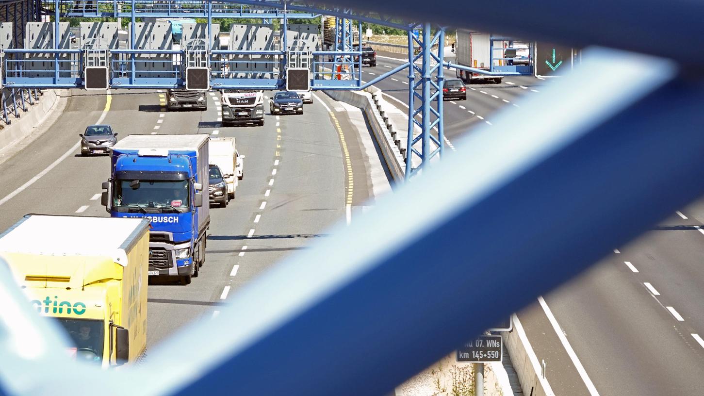 Auf der Autobahn 9 ist eine nächtliche Vollsperrung zwischen Schnaittach und Lauf/Hersbruck nötig.
Auf der Autobahn 9 ist eine nächtliche Vollsperrung zwischen Schnaittach und Lauf/Hersbruck nötig.