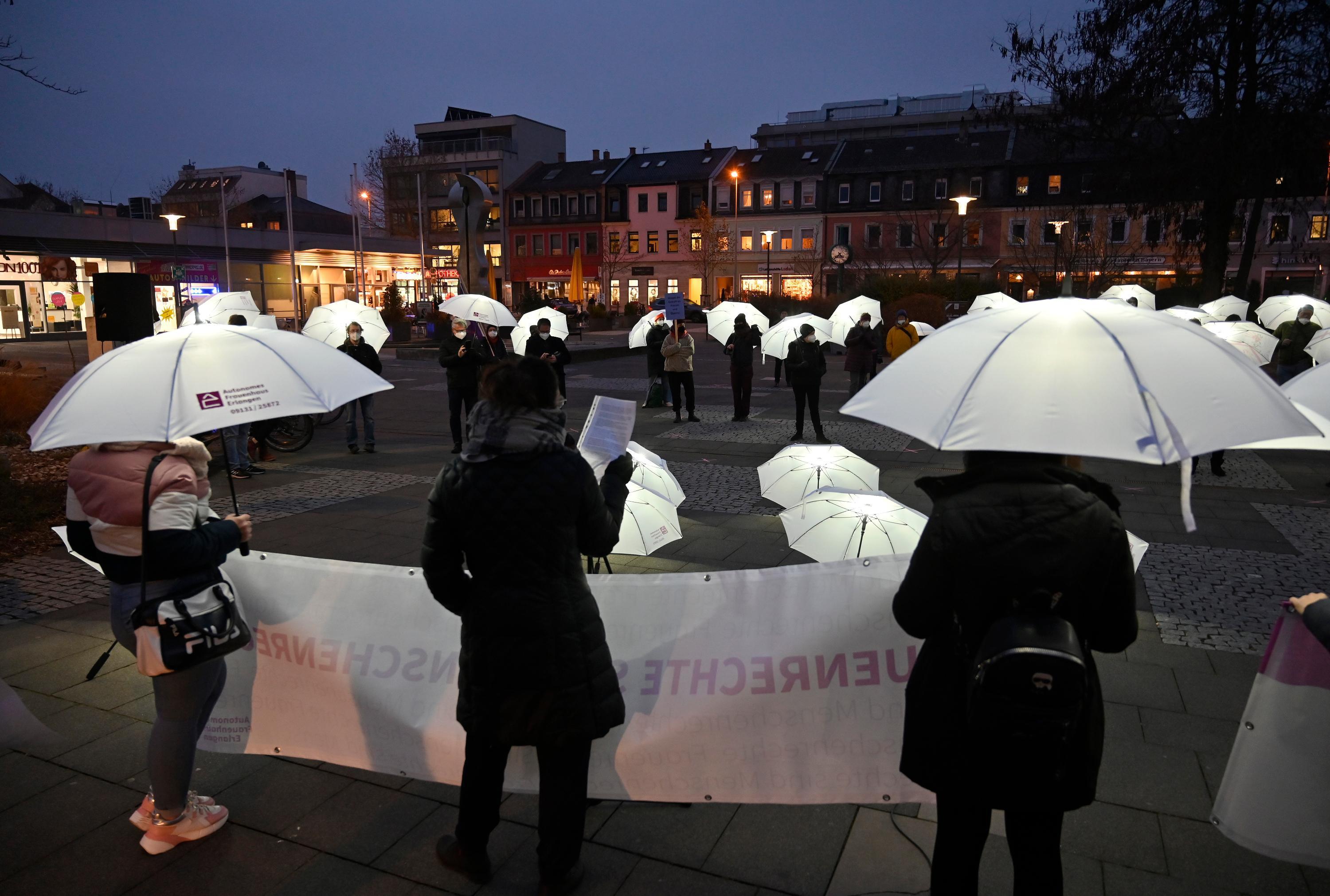 Internationaler Tag gegen gewalt an Frauen* und Kindern