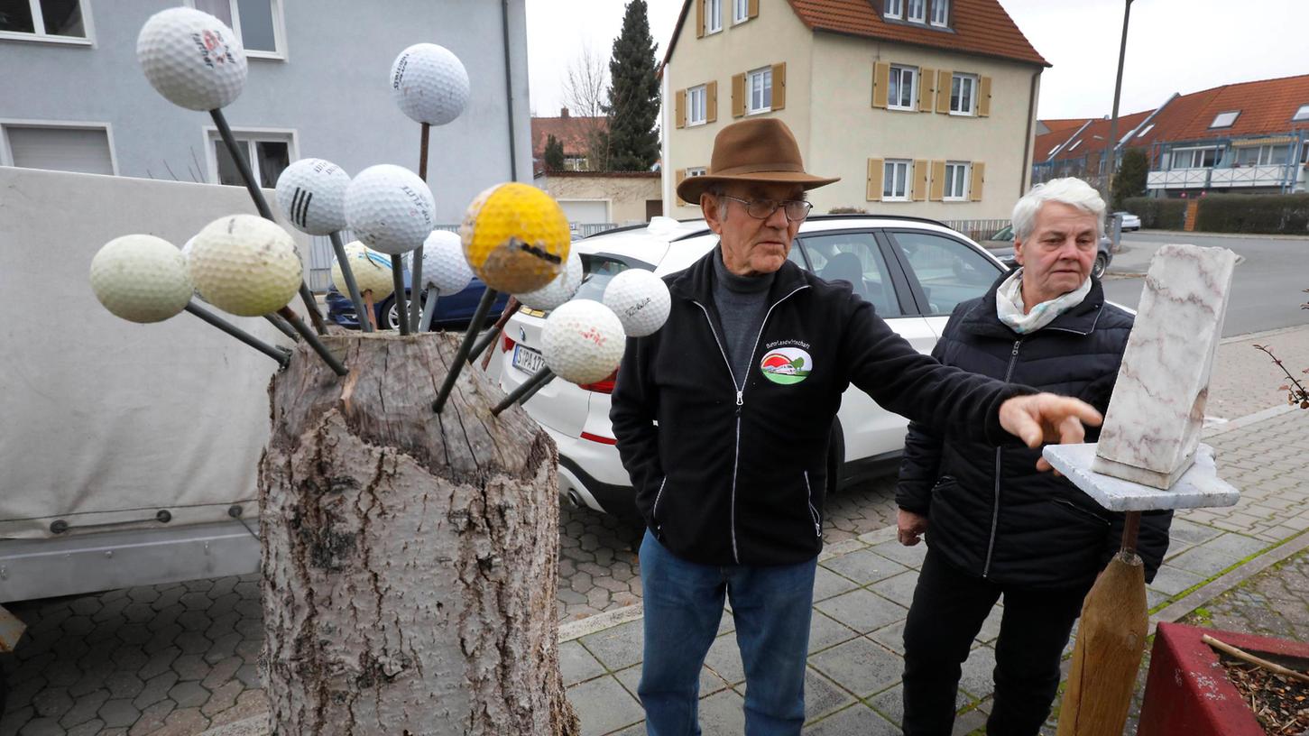 Die Golfbälle für den "Wirrkopf" fand Ludwig Schmidkonz auf einem Acker. Mit seiner Partnerin Regina Flicka gestaltete er daraus ein Kunstwerk. 