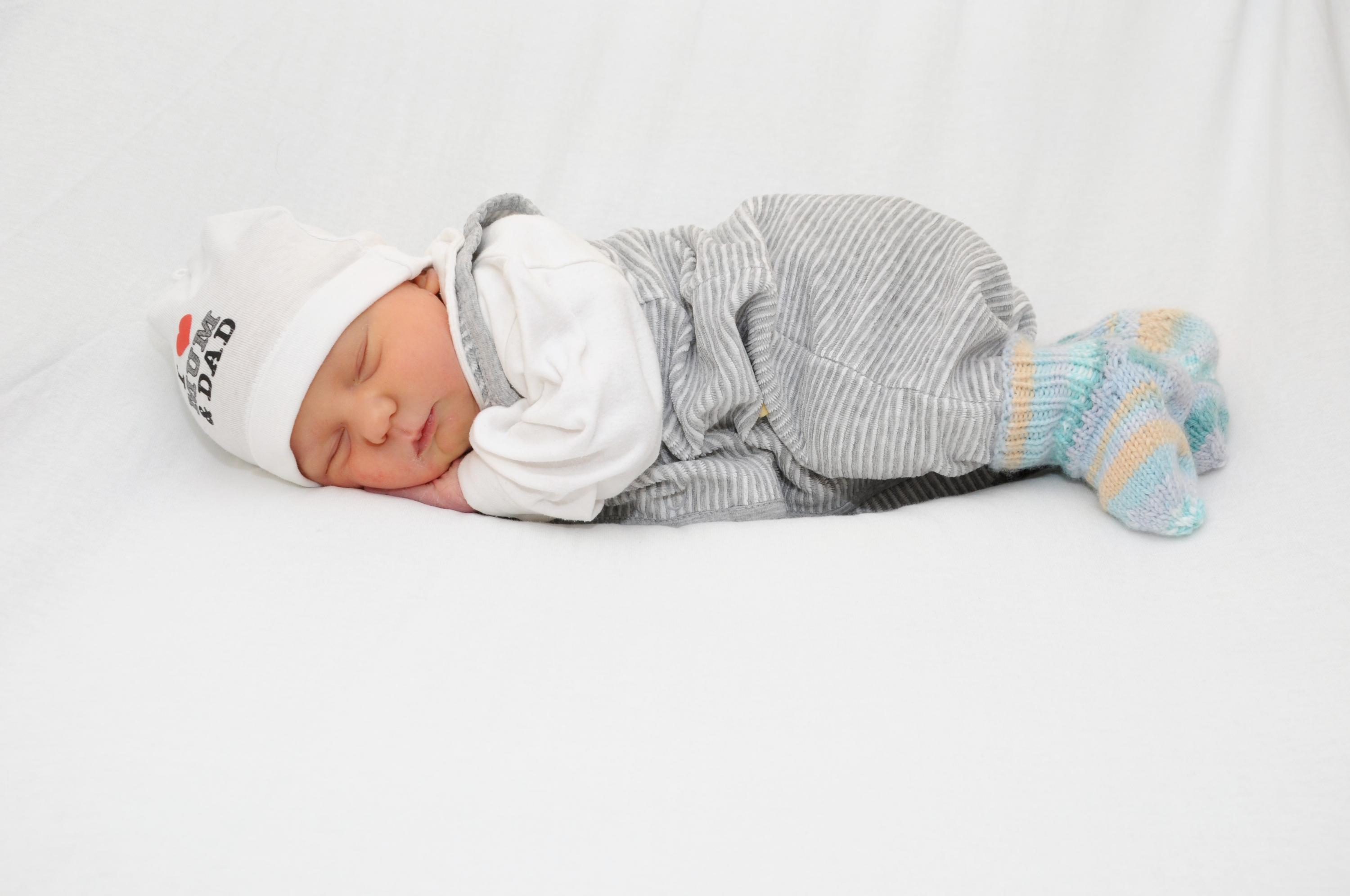 Willkommen, Merle! Die Kleine erblickte am 23. November im Südklinikum Nürnberg das Licht der Welt. Bei 49 Zentimetern brachte sie 3050 Gramm auf die Waage.