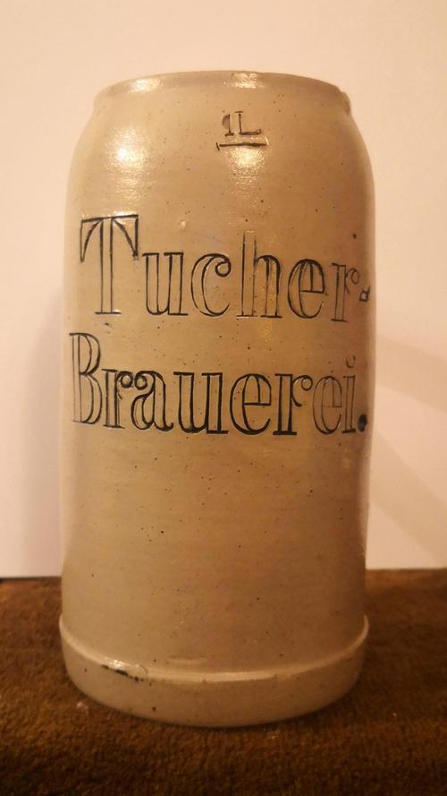 Krug der Nürnberger Brauerei Tucher aus der Sammlung Walter Geißler.
