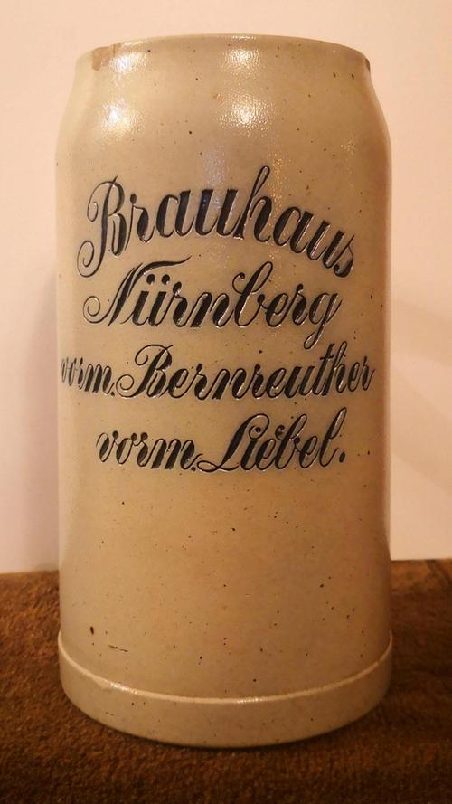 Krug des Brauhauses Nürnberg aus der Sammlung Walter Geißler.
