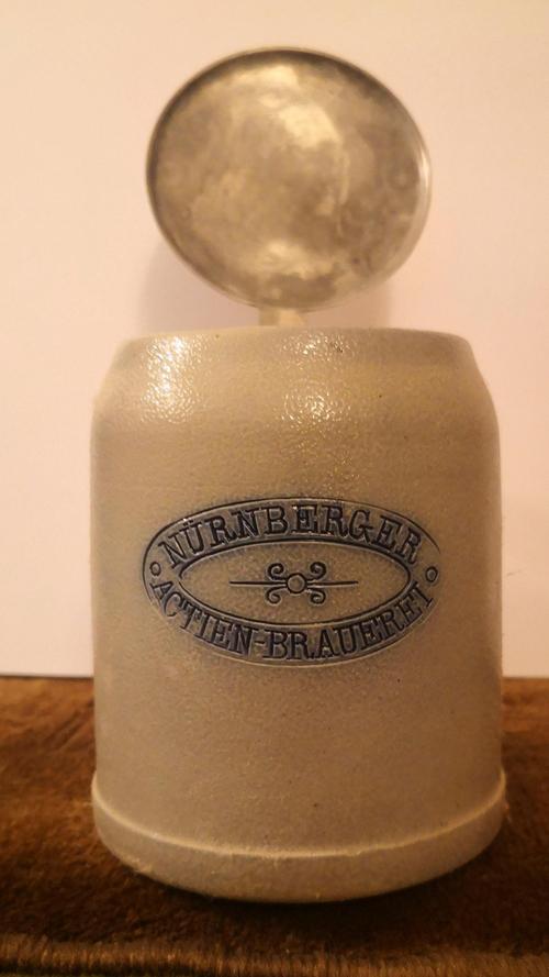 Krug der Nürnberger Actien-Brauerei aus der Sammlung Walter Geißler.
