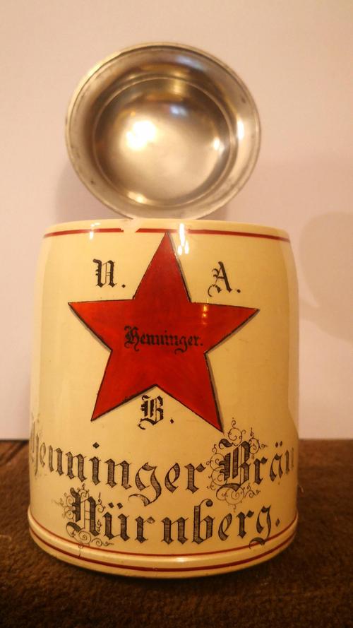 Krug der Nürnberger Brauerei Henninger aus der Sammlung Walter Geißler.