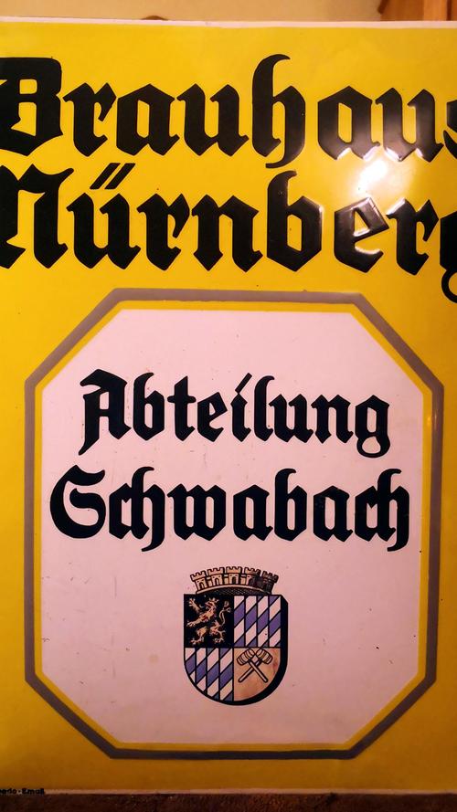 Ein Werbeschild von Brauhaus Nürnberg/Abteilung Schwabach aus der Sammlung Walter Geißler.