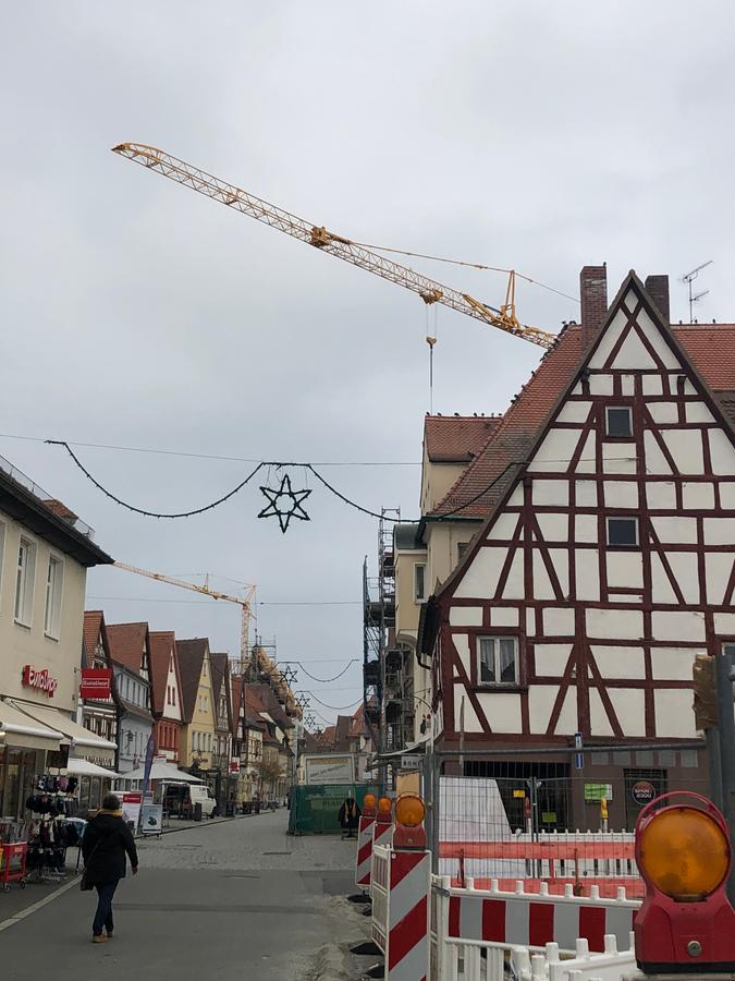 Bauzäune, Absperrungen und Kräne bestimmen das momentane Stadtbild Forchheims.