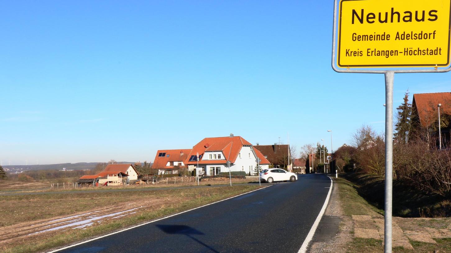 Linker Hand der Kreisstraße ERH 16 war das Baugebiet „Steigerwaldblick“ im Süden von Neuhaus angedacht. Es wurde nie realisiert und nun ist auch die Bauleitplanung "beerdigt" worden.