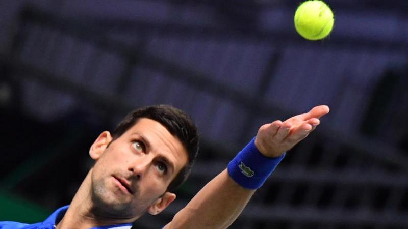 Spiel, Satz, Corona! Auch in Pandemie-Zeiten darf der wohl ungeimpfte Novak Djokovic seinem Beruf erfolgreich nachgehen. 