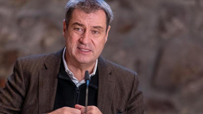 Bayerns Ministerpräsident Markus Söder (CSU) schließt erneute Geisterspiele im Fußball nicht aus. Bayerns Ministerpräsident Markus Söder (CSU) schließt erneute Geisterspiele im Fußball nicht aus.