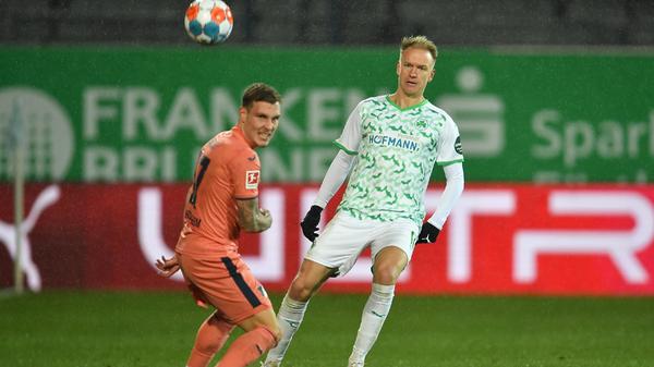Spielte auf der ungewohnten Position im Mittelfeld neben Tillman und konnte dort nur wenig Akzente setzen. Lief aber immerhin viel und schaffte dadurch Räume für seine Kollegen.