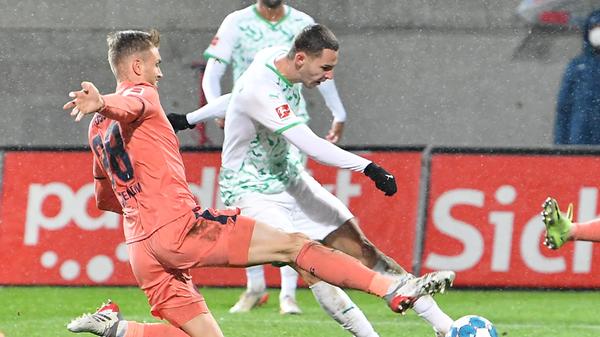 In Gladbach musste der Kapitän zur Pause in der Kabine bleiben. Die kleine Ohrfeige des Trainers half offenbar. Hrgota war sofort voll da, rannte, schmiss sich in die Zweikämpfe, bereitete das 1:0 sowie den Ausgleich vor und traf später auch noch selbst. Klare Leistungssteigerung.