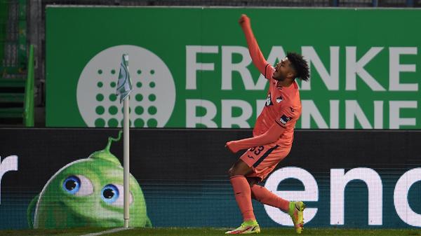 Hoffenheim lässt sich aus Fürhter Sicht nicht klein kriegen. In der 57. Minute ist Georginio Rutter wieder zur Stelle und bringt seine TSG wieder in Front. Ebenfalls wieder an der Vorarbeit beteiligt ist Ex-Fürther Raum.