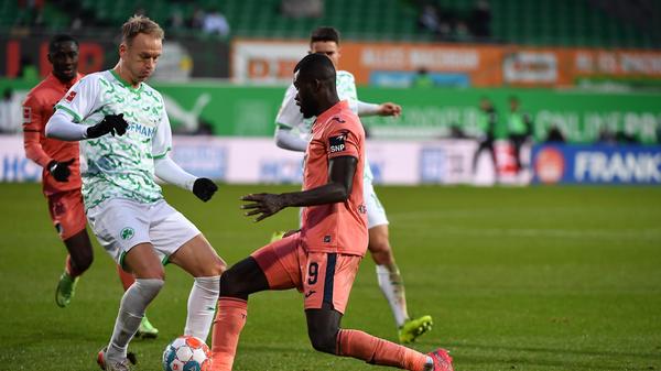 Doppelter Doppelschlag der TSG 1899 Hoffenheim. Nach dem Doppelpack von Rutter legt auch Ihlas Bebou nach Vorlage von Dabbur sein zweites Tor nach. Im Erstversuch scheitert Bebou noch, schiebt dann aber den Abpraller ein – 2:4.