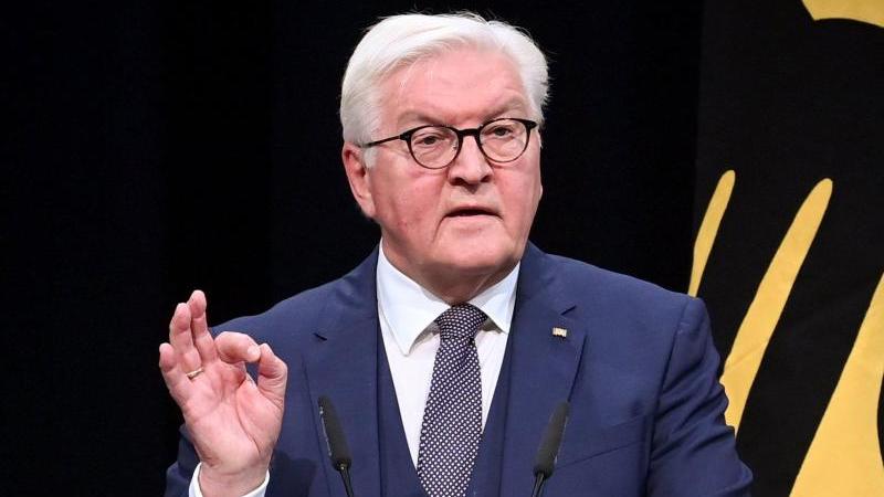 Steinmeier appellierte an die Menschen, sich impfen zu lassen.
Steinmeier appellierte an die Menschen, sich impfen zu lassen.