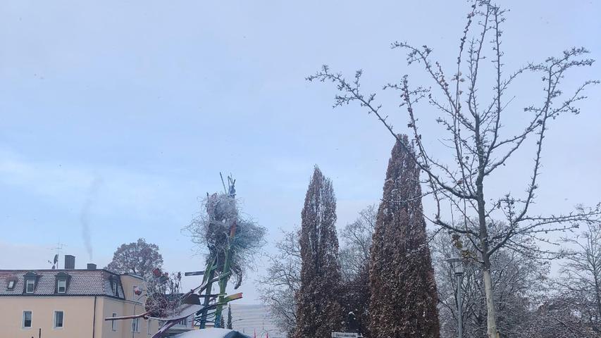 Motiv: Schnee zum ersten Advent in Forchheim. Schneefall, Schneeflocken, es schneit, Winter, Winterdienst, Altstadt, Fachwerk, Innenstadt, Weihnachten, Weihnachtsdeko. Fotos: Lea-Verena Meingast