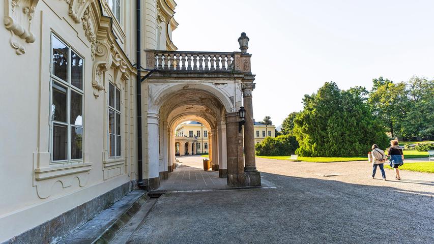 Schloss Ploskovice war ein Sommersitz und verfügt über eine prachtvolle Zaubergrotte.