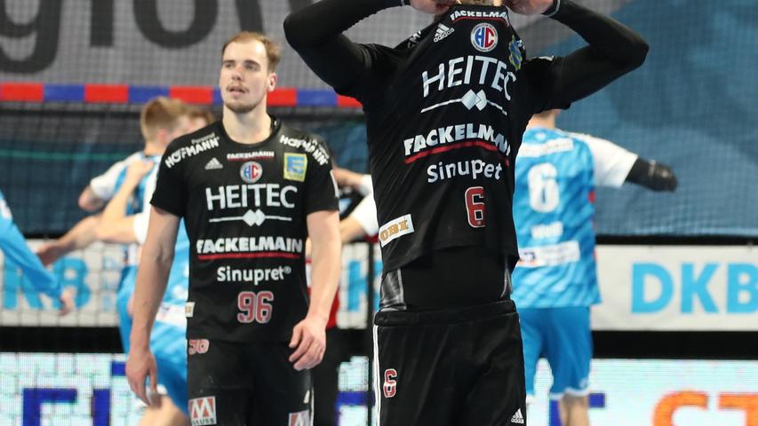 Ein gefühltes Comeback, allerdings kein schönes: Gegen den TVB Stuttgart verwandelte Max Jaeger alle seine vier Würfe, am Ende wollte aber auch er sich einfach nur verstecken.
Ein gefühltes Comeback, allerdings kein schönes: Gegen den TVB Stuttgart verwandelte Max Jaeger alle seine vier Würfe, am Ende wollte aber auch er sich einfach nur verstecken.