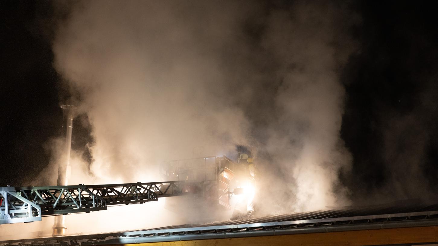 Brand in Wettelsheim: Feuerwehr ganze Nacht im Einsatz