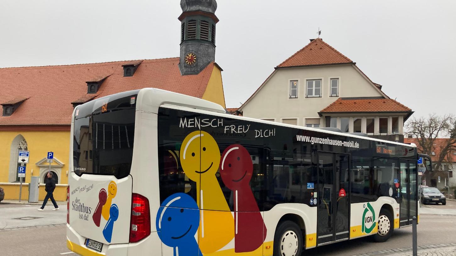 Wie immer verkehrt der Stadtbus in Gunzenhausen. Neu ist, dass jetzt die 3G-Regel gilt - und auch kontrolliert wird.   